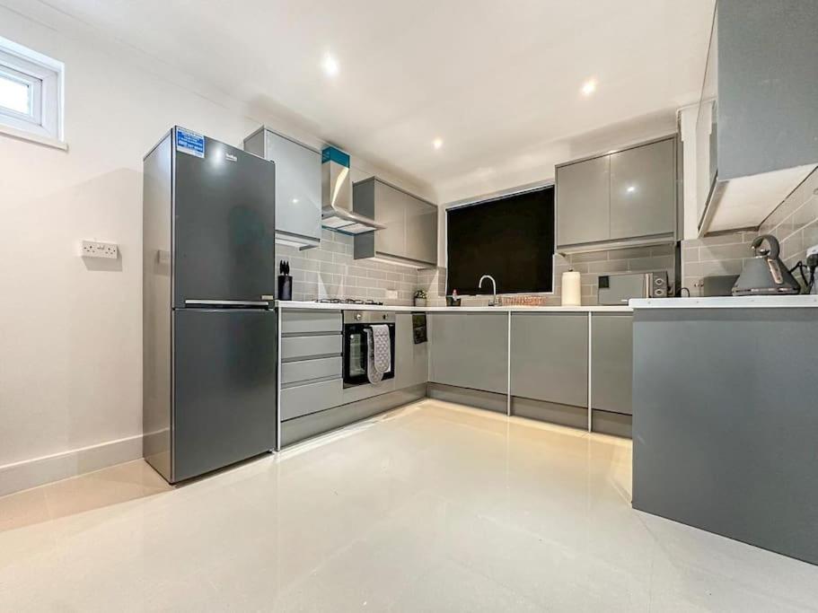 New Cosy Luxury 3 Bedroom House In Battersea Лондон Экстерьер фото